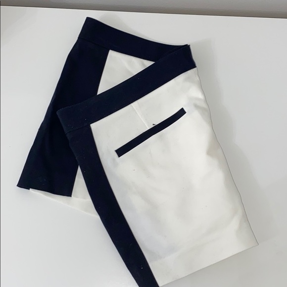 Shorts - Picture 2 of 3